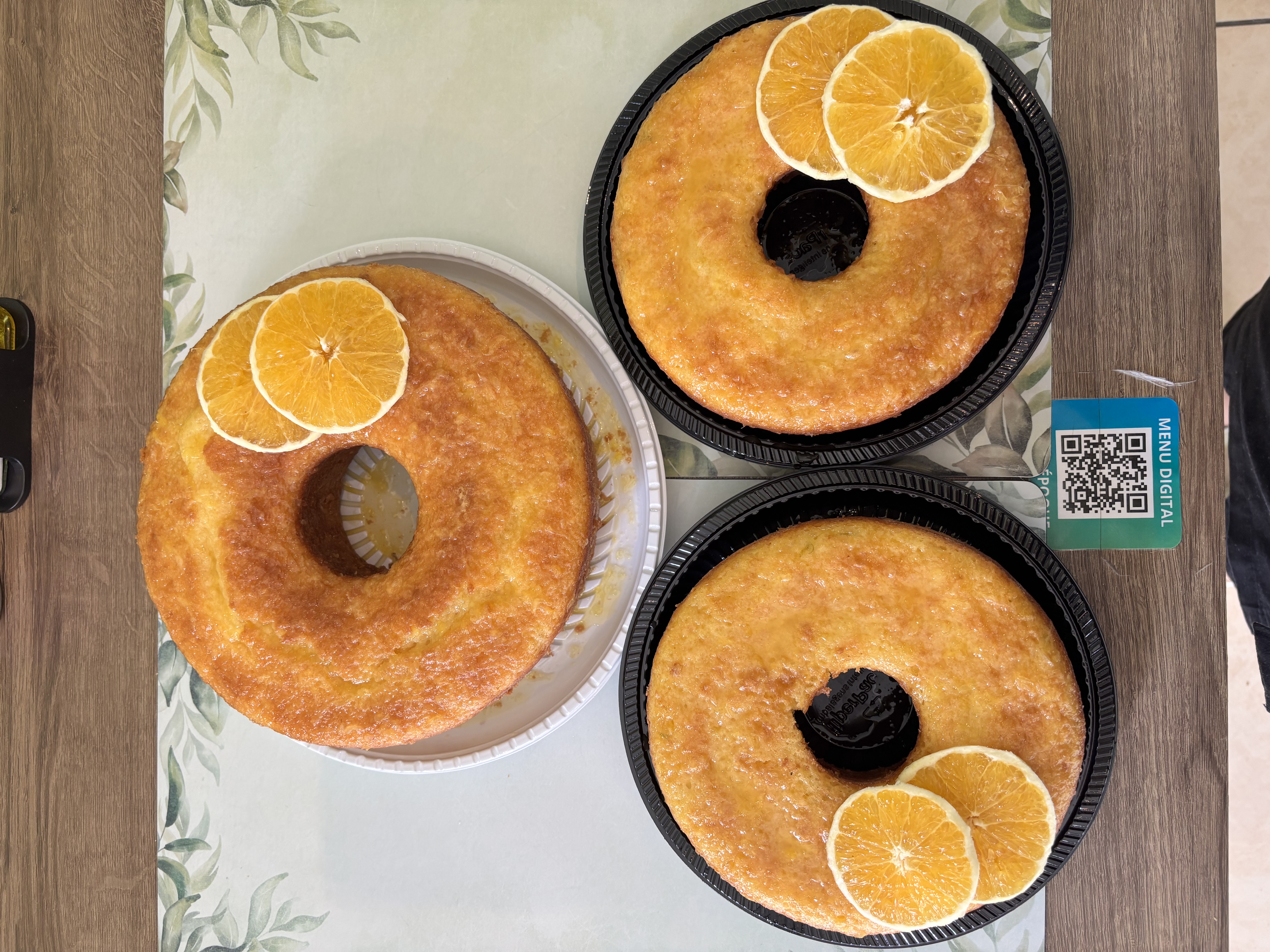 Bolo de laranja inteiro