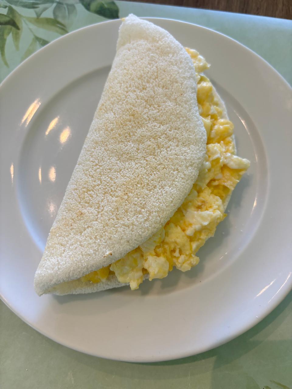 Tapioca de ovo mexido com queijo